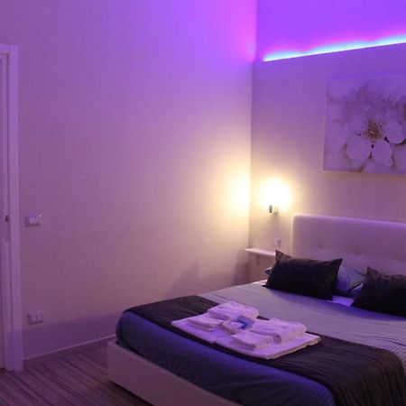 Bed and Breakfast Da Polly A Piazza Amedeo Neapel Exterior foto