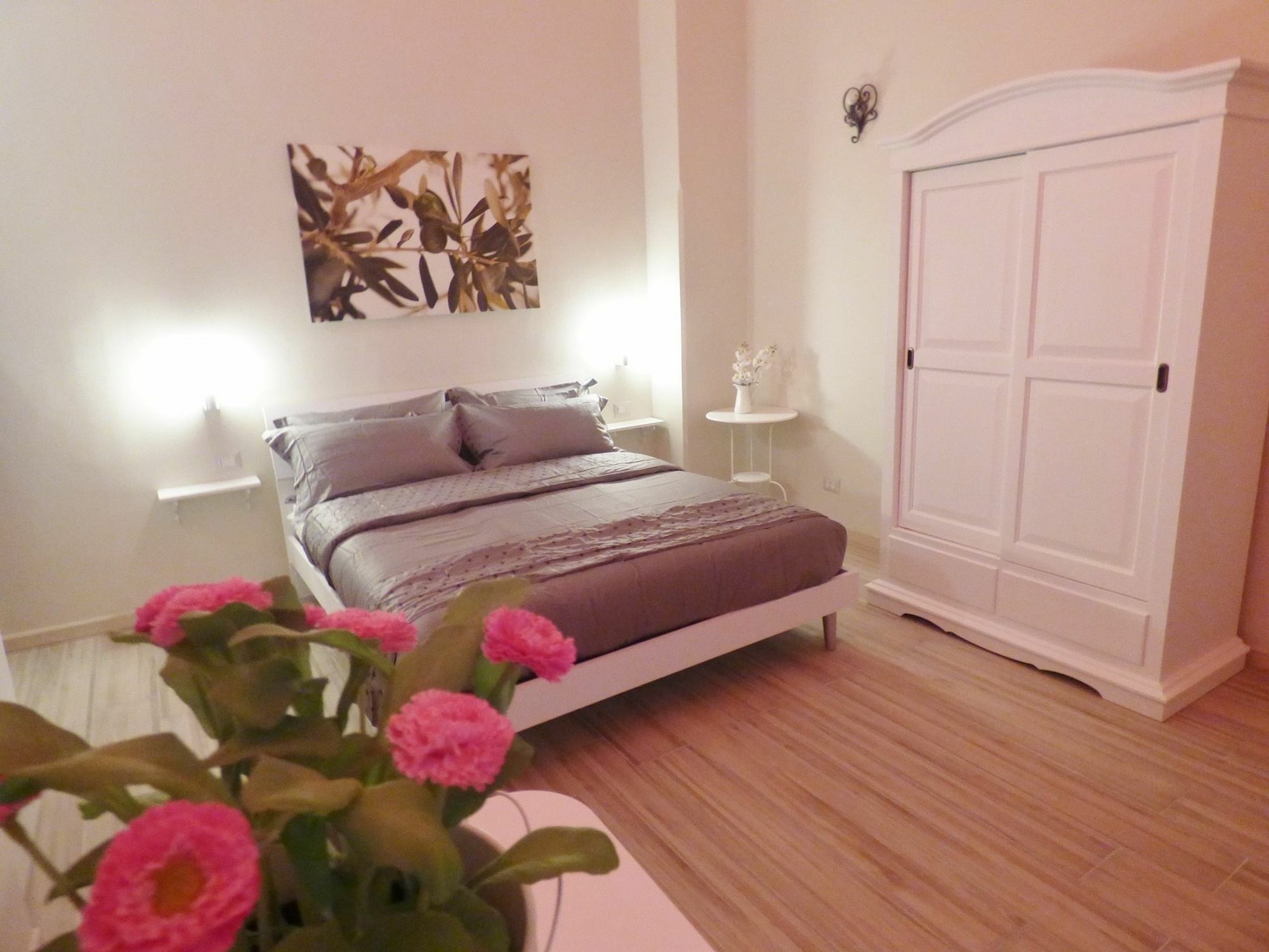 Bed and Breakfast Da Polly A Piazza Amedeo Neapel Exterior foto