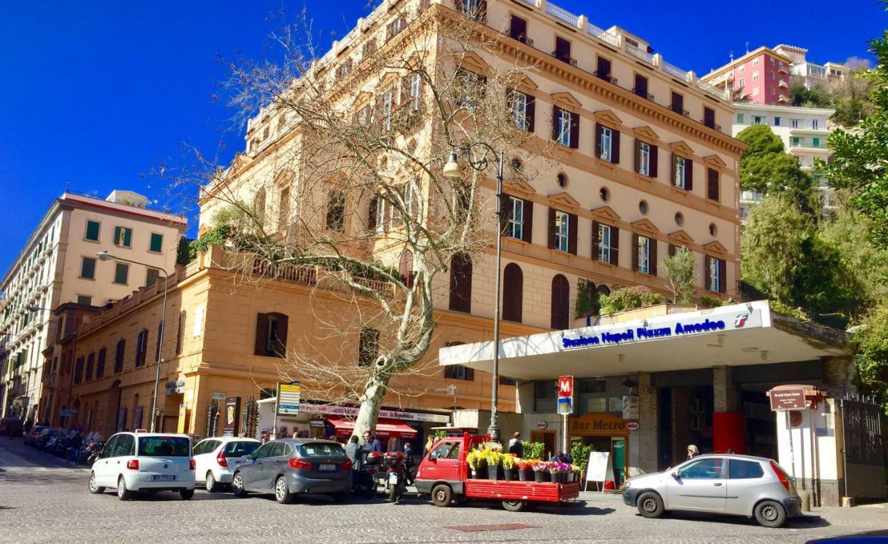 Bed and Breakfast Da Polly A Piazza Amedeo Neapel Exterior foto